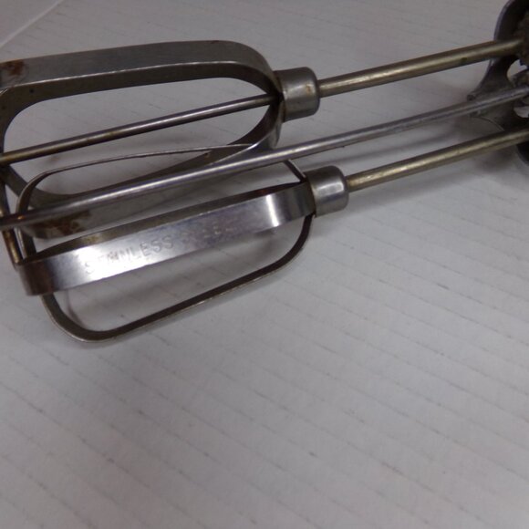 Vintage Besto Hand Held Manual Egg Beater Mixer Whisk - Picture 4 of 10